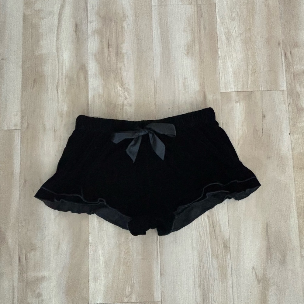 Ruffled velvet shorts
